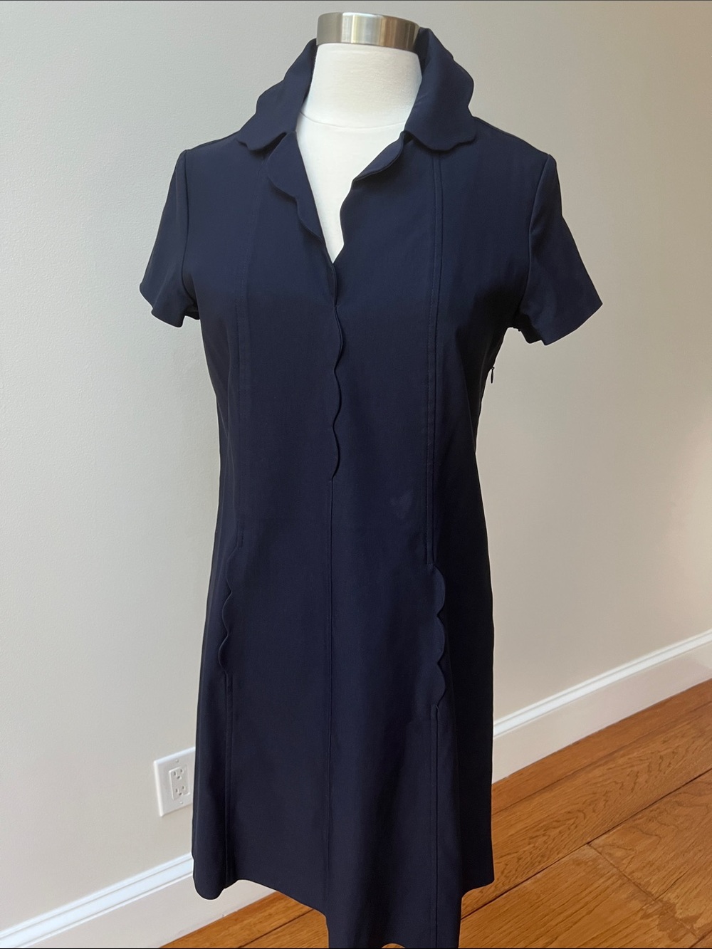 Sara Campbell Women’s Navy Scallop-Detail Short Sleeve Dress